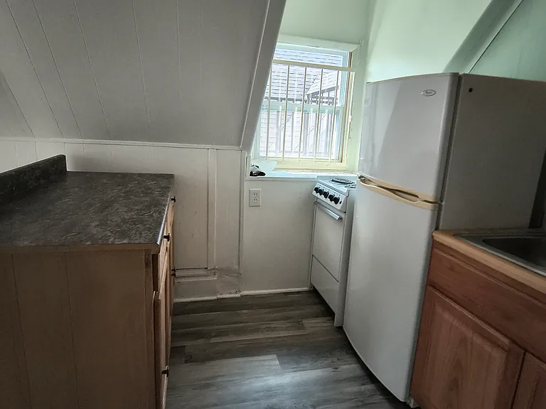 352 S Aiken Ave #4 — Photo 3