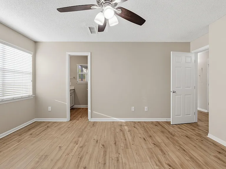 2717 Kennedy Ct — Photo 17