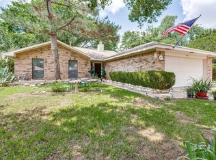 305 Dunaway Ct, Euless, TX 76040