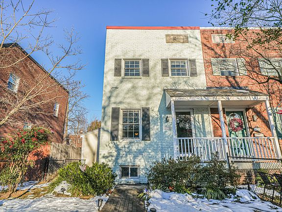 2nd image of 1131 Colonial Ave
