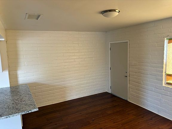 4th image of 528 W 42nd St