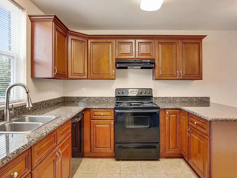 2804 Jackson Ave — Photo 7