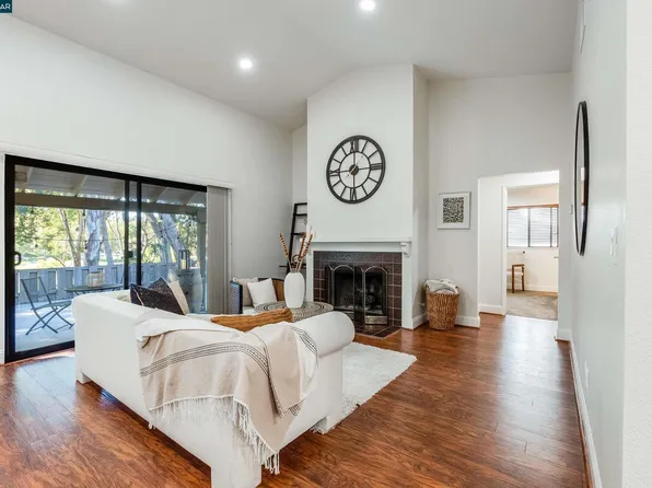 838 Valley Run, Hercules, CA 94547