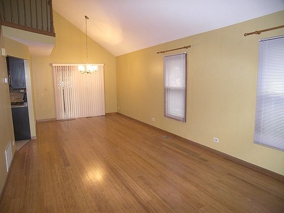 4th image of 402 New York Ln