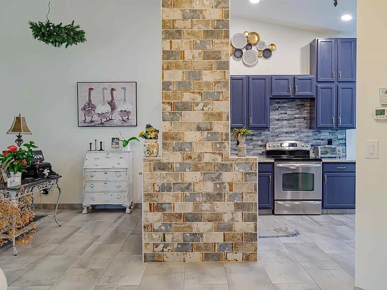 7021 Lone Oak Blvd — Photo 3