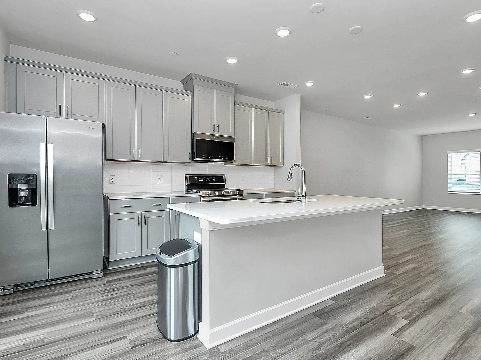 4 bed, 3.5 bath, 2098 sqft, $2,700 — Photo 3