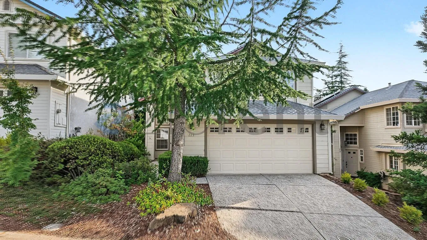 3 bed, 1914 sqft, $2,900 — Photo 1