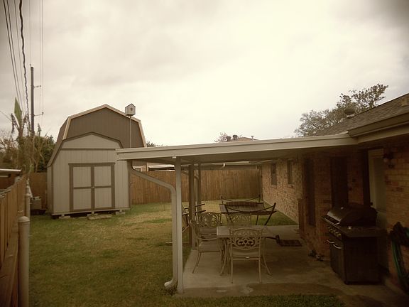 5th image of 700 Douglas Dr