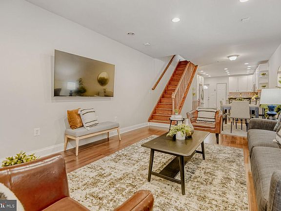 3rd image of 4126 Falls Rd