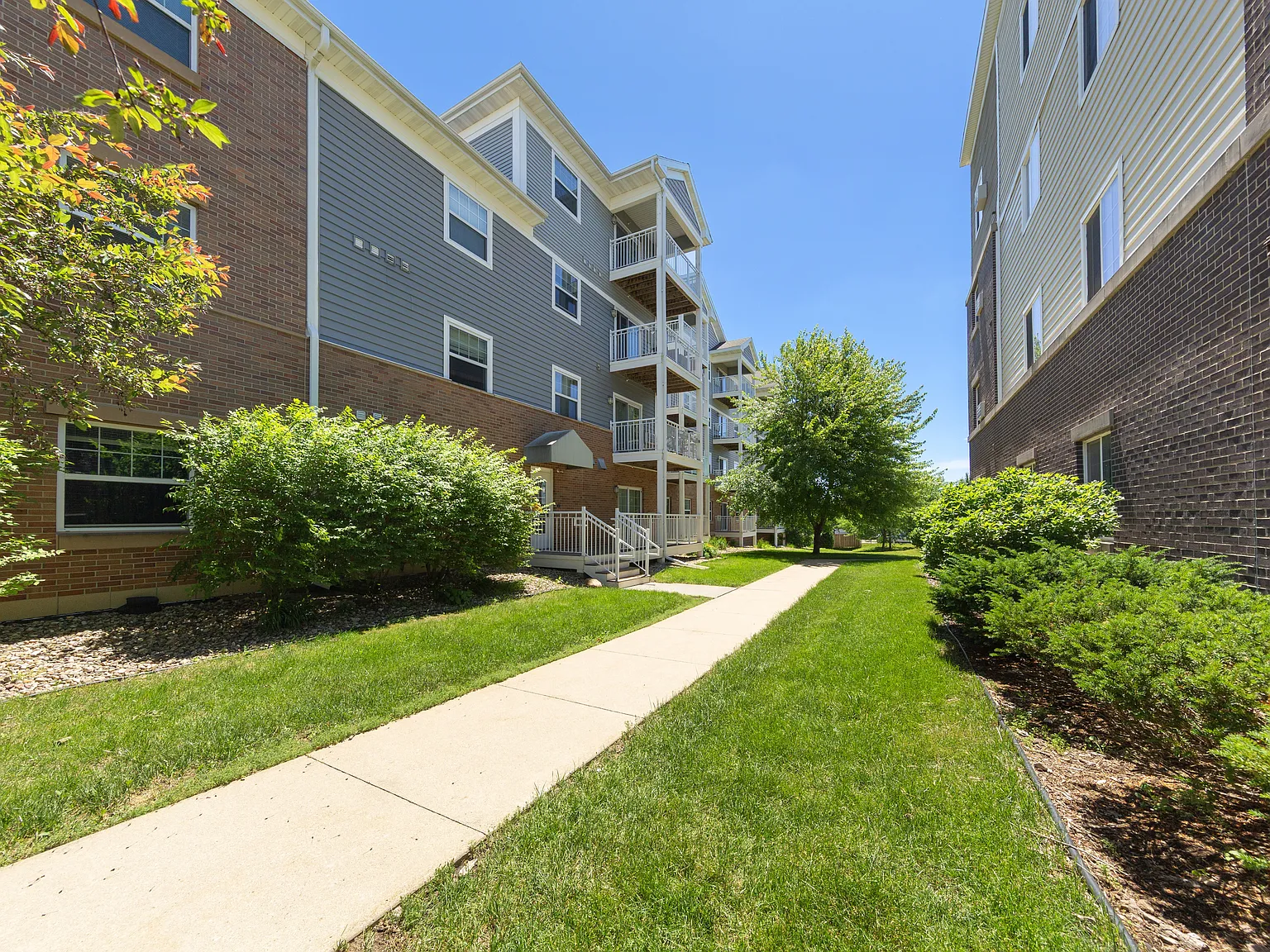 Washington Village East — Photo 3