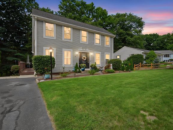 2nd image of 19 Stephanie Cir