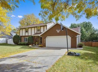 2770 Old Coach Rd, Green Bay, WI 54302