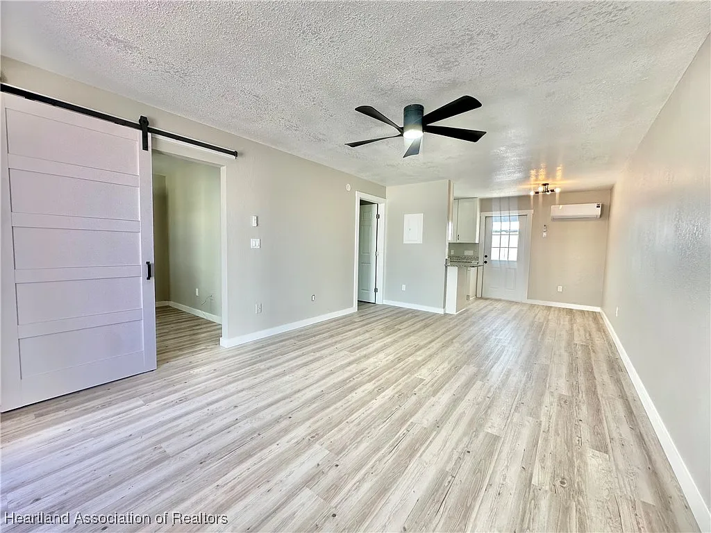 2 bed, 1.0 bath, 675 sqft, $1,100 — Photo 2