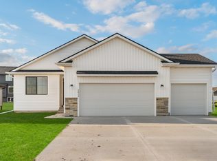 2824 NW Reinhart Dr, Ankeny, IA 50023