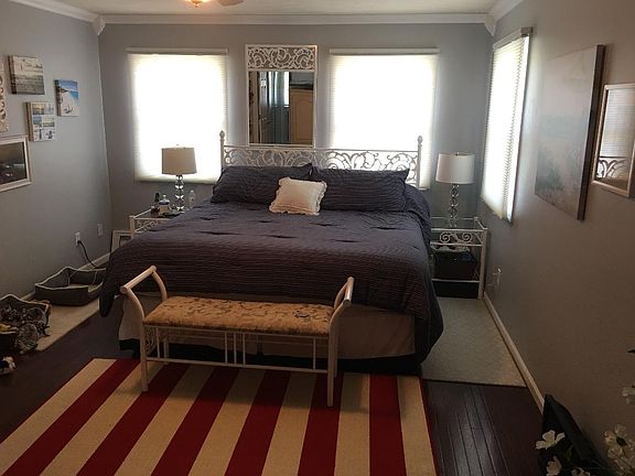 Master Bedroom-crown molding