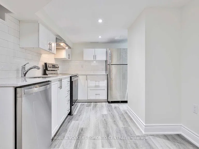 51B Fernwood Park Ave — Photo 5