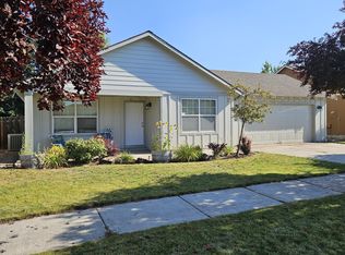 3221 SW Juniper Ave, Redmond, OR 97756