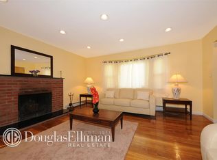 114 Allen Dr, Great Neck, NY 11020