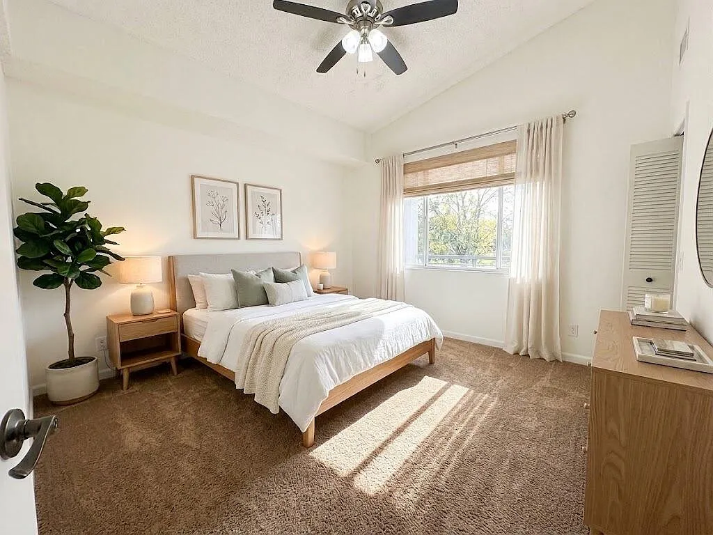 2 bed, 975 sqft, $2,300 — Photo 4