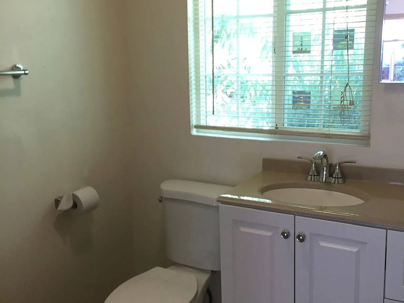 3 bed, 1600 sqft, $1,300 — Photo 2