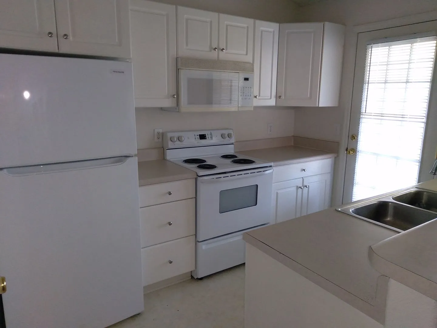 139 John Court — Photo 4