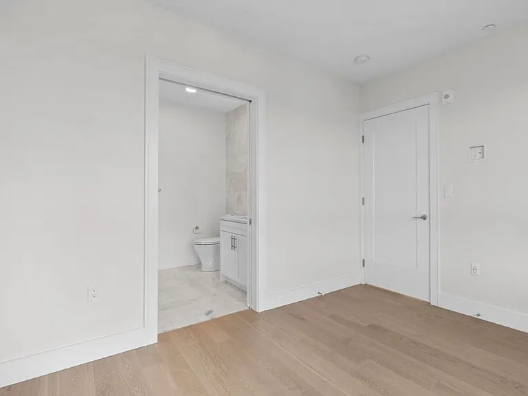 301 Border St — Photo 14