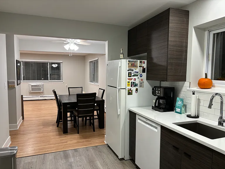 1420 W Estes Ave #2E — Photo 5