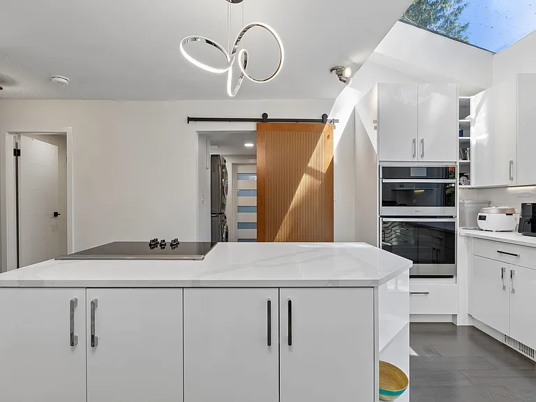 5620 Larson Pl — Photo 10