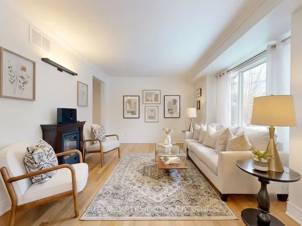 49 Dolphin Dr, Toronto, ON M1L 1N5