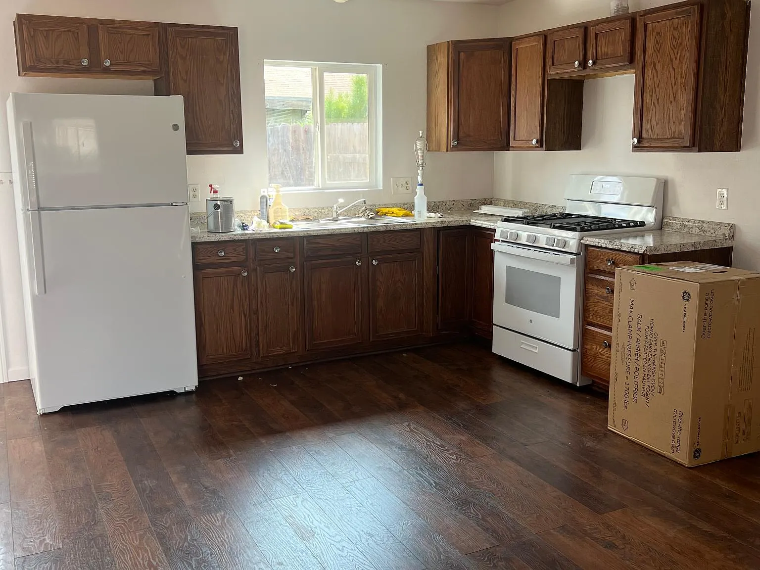 2 bed, 930 sqft, $2,200 — Photo 2