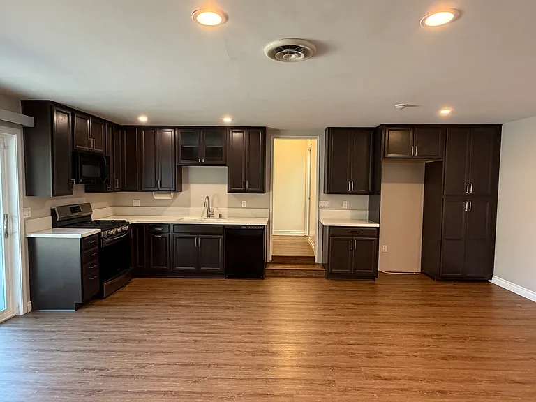 Entertainment room, second kitchen, flex space