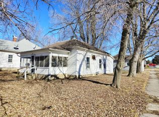 542 S Jefferson Ave, Aurora, MO 65605
