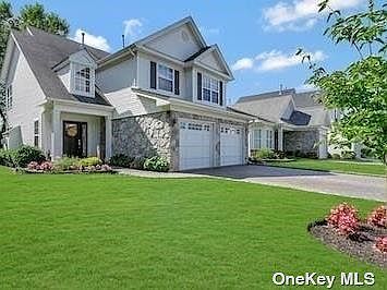 1st image of 12 Alexandra Dr #12
