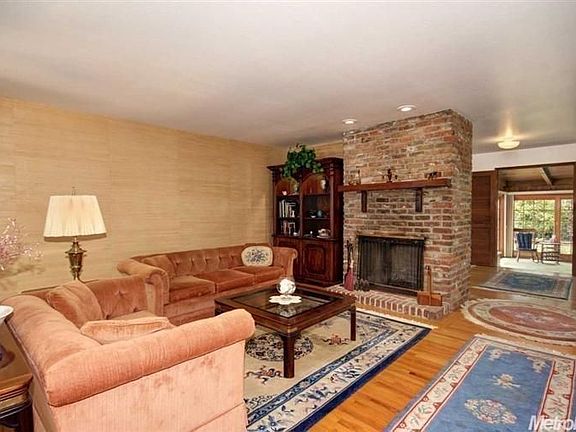 4th image of 1120 Cornell Dr