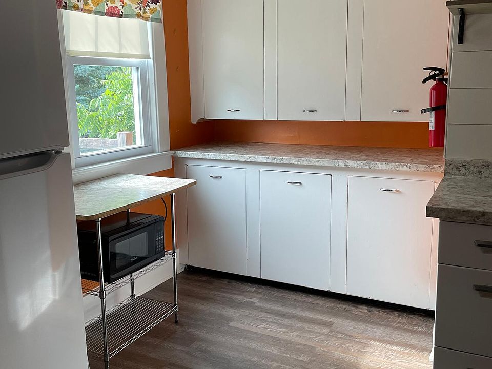 1st image of 11 Bradley St #2
