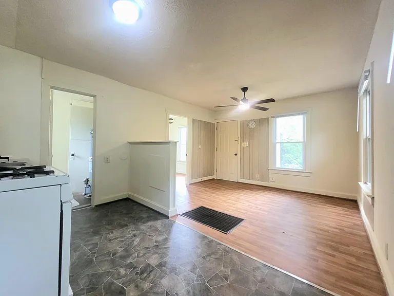815 E Lynn St — Photo 3