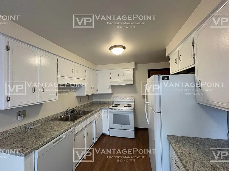 2571 Trojan Dr — Photo 2