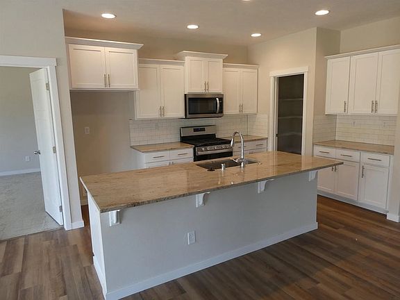 2nd image of 3315 S Custer Ln