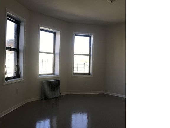 5th image of 149 N Broadway #X3
