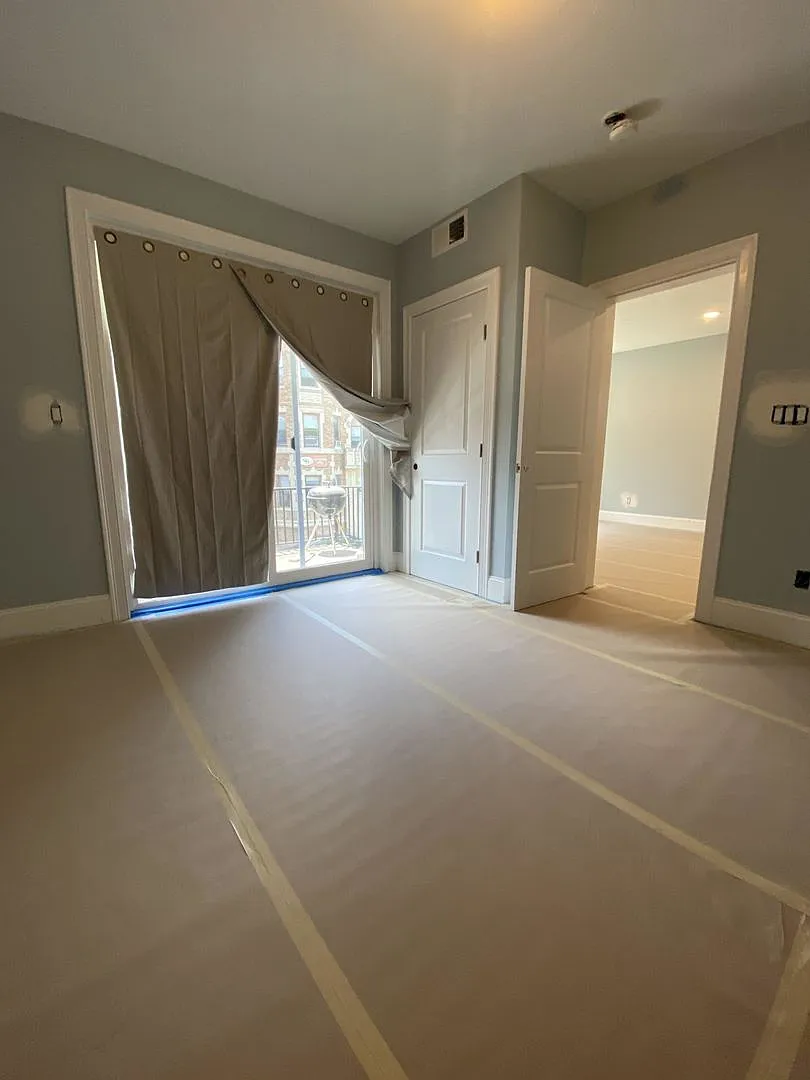 Fully Renovated, Central Heat/AC, Large bedrooms, Central Location. Laundry on a Site — Photo 3