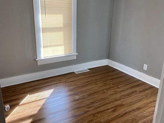 4th image of 211 N Walnut St #1/2
