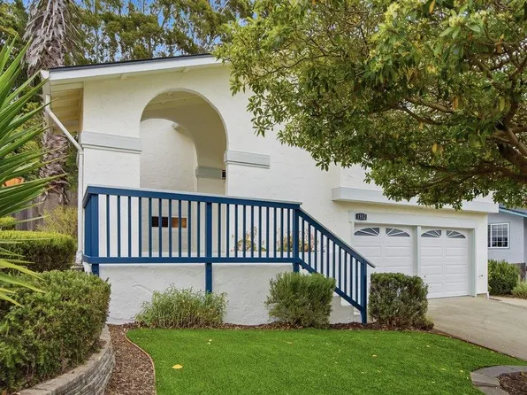1352 Oddstad Blvd, Pacifica, CA 94044