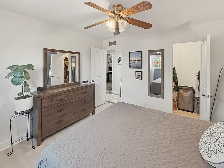 Primary bedroom, walk in closet