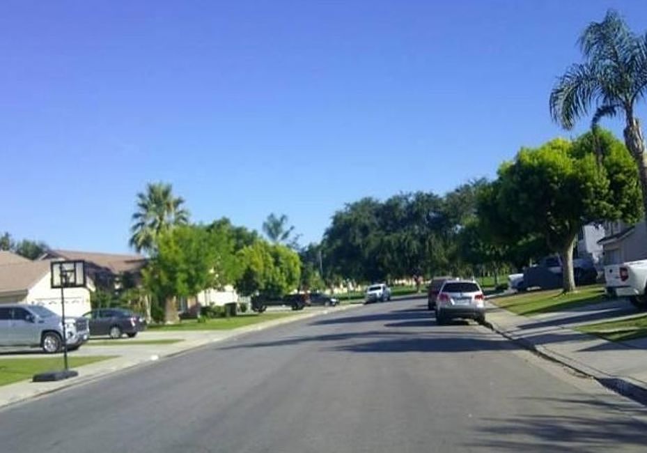 Exterior Neighborhood (street photo)