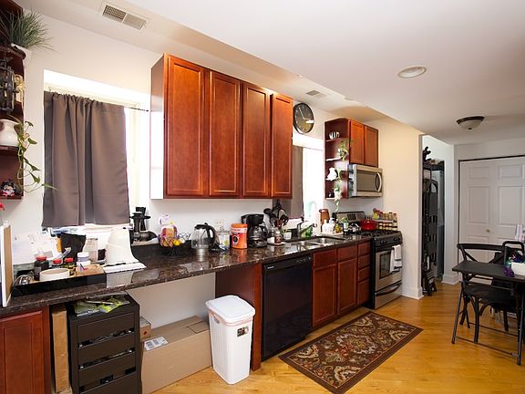 2nd image of 5655 N Magnolia Ave #E4