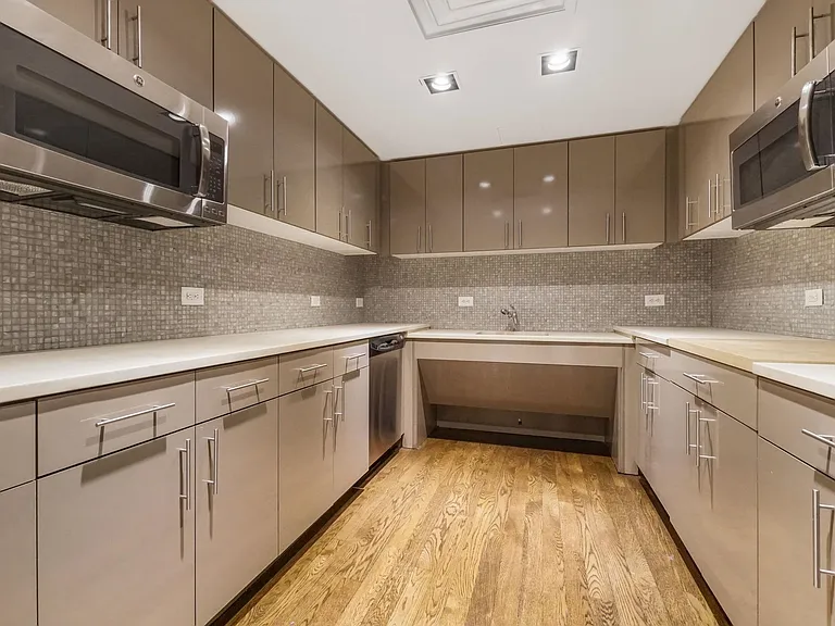 102 Christopher Columbus Dr #402 — Photo 23