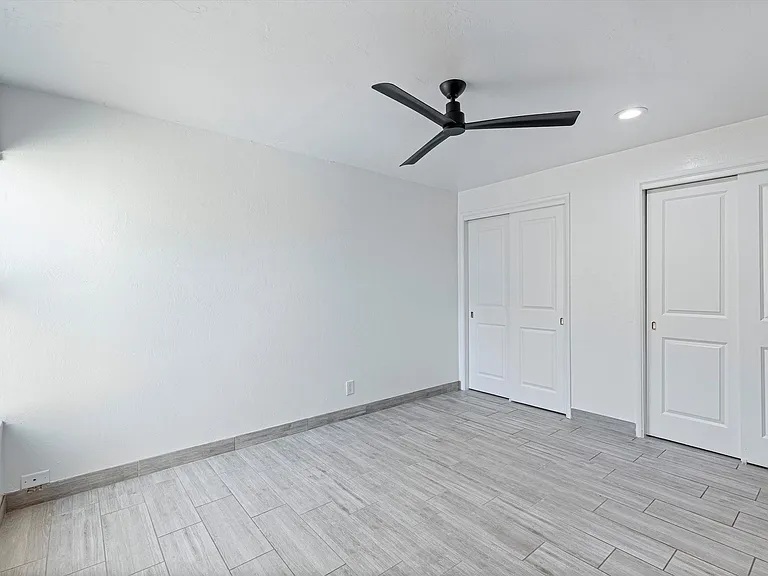 Riverside Suites — Photo 80