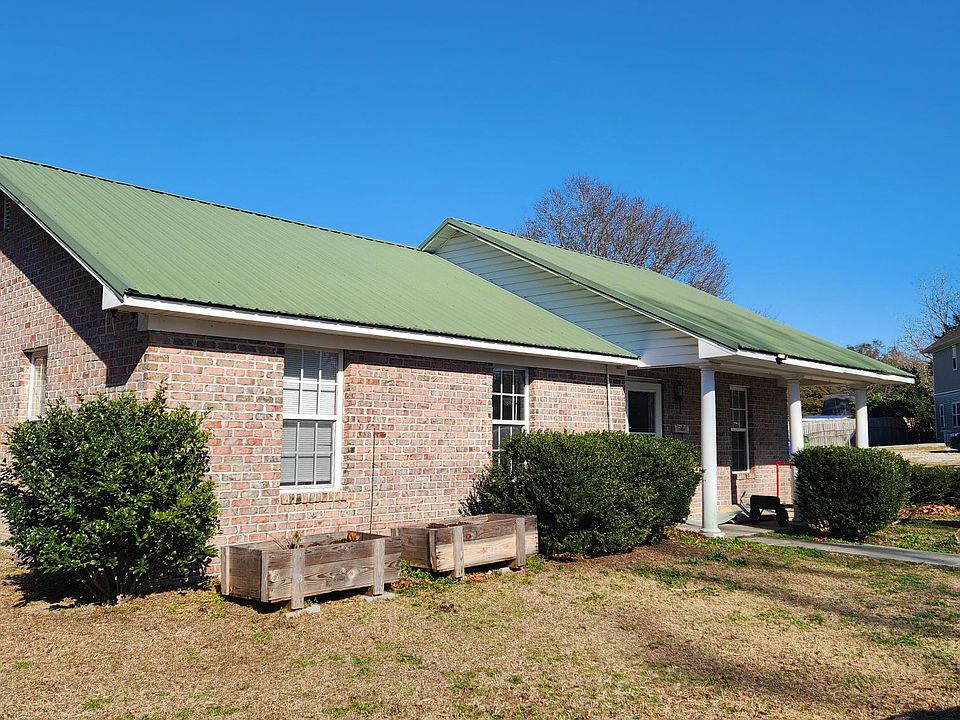 2nd image of 2105 Fowler St
