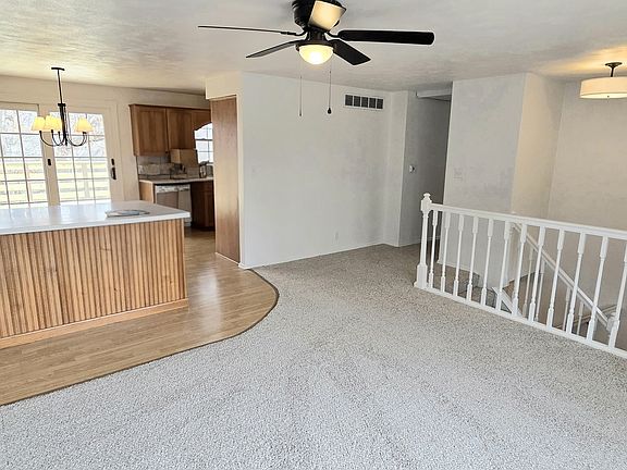 3rd image of 112 Summer Cir