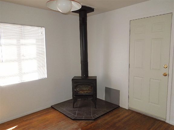 3rd image of 152 W 6th St